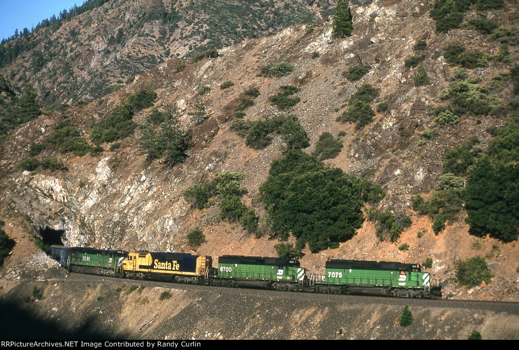 BN 7075 on BNSF train MDVRB